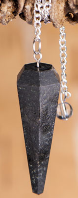 Pendel, svart turmalin
Storlek ca 45 mm.